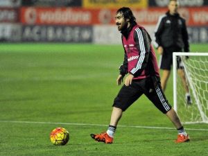 Veli Kavlak İlk Kez Antrenmana Çıktı