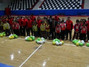 Tff, İnönü Üniversitesi Ve Ülker İşbirliğinde Okullara Spor Malzemesi Yardımı Yapıldı