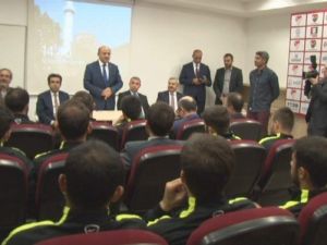 Bakan Işık Kocaeli Birlikspor Tesislerini Ziyaret Etti