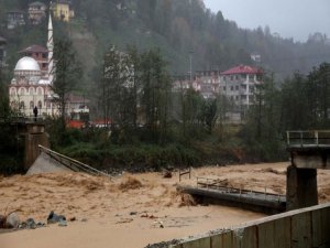 Rize'de Şiddetli Yağış