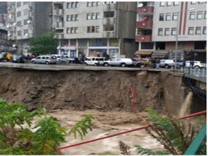 Rize'de Yağışlar Elektrikleri Kesti