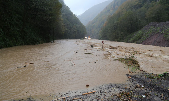 Rize-İkizdere Yolu Ulaşıma Kapandı