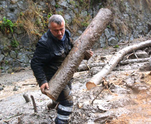 Rize'de Kışlık Odunlar Denizden Geldi!