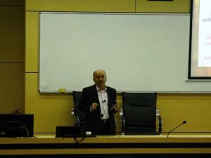 Saü’de “Çalışma Hayatında Başarılı Olmanın Yolları” Konferansı Düzenlendi