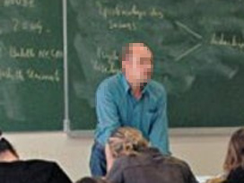 Raporlu öğretmen pazarda satıcı çıktı