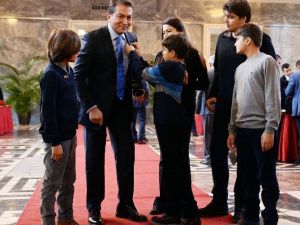 Meclise Üçüzleri İle Birlikte Geldi