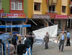 Pastane'de patlama 2 yaralı