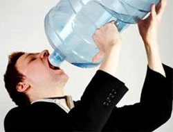 İftardan sahura en az 4 litre su için