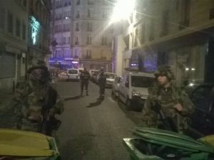 Paris’te Askerler Sokağa İndi