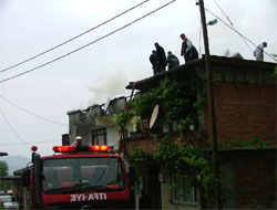 Rize'de Yıldırım Düşmesi Evi Yaktı