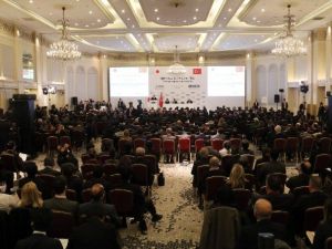 Başbakan Davutoğlu: "Ticaret Hacmimizi 5 Yıl İçinde 10 Milyar Dolara Çıkarmamız Şart"