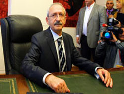 Kılıçdaroğlu koltuğa oturdu