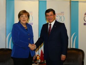 Başbakan Davutoğlu, Merkel İle Sığınmacılar Ve Terörizmi Konuştu