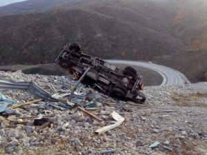 Çorum’da Kamyon Devrildi: 2 Yaralı