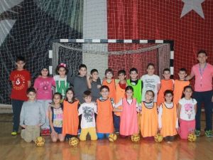 Yalova’da "Minik Eller Hentbolda" Projesi Başladı