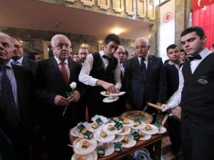 Ak Partili Üzer’den Baklavalı Kayıt