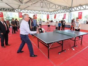 Denizli’de Raket Sporları Turnuvası Düzenlendi