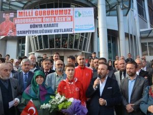 Dünya Şampiyonu Özer’e Krallar Gibi Karşılama