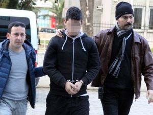Facebook’tan İstediği Köpekleri Vermeyince Çaldı