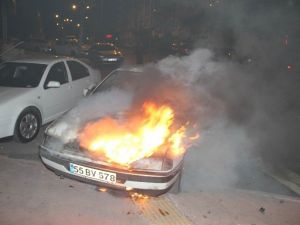 Park Halindeki Otomobilde Yangın Çıktı