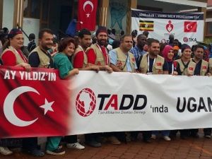 Türk Doktorlar Uganda’da Binlerce Kişiye Şifa Dağıttı