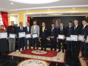 Kaymakam Yıldız’dan Teog’da Başarılı Olan Okullara Plaket