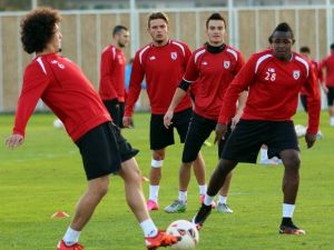 Özat: “Rakip Takımlarla Oynadığınız Her Maç 6 Puan Değerinde”