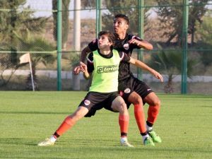 Adanaspor, A2 Takımıyla Hazırlık Maçı Yaptı