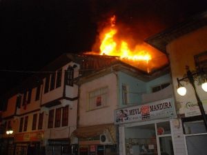 Tokat’ta 4 Bina Alevlere Teslim Oldu
