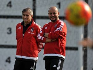 Beşiktaş, Hibrit Çimde İlk Antrenmanını Yaptı