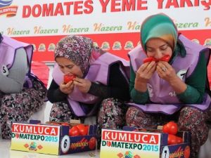 Kadınlardan En Hızlı Domates Yeme Yarışması