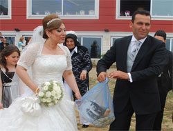 Gelin-Damat Çöp Topladı