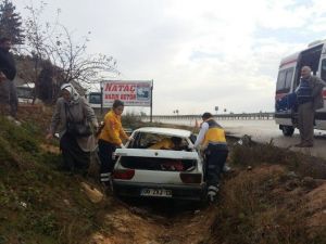 Yoldan Çıkan Otomobil Takla Attı: 3 Yaralı