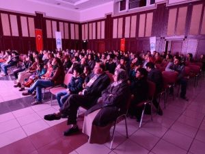 Yıldırım’da Kitap Getiren Tiyatro İzledi