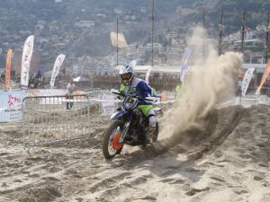 Alanya Sahilleri Motokros Parkuruna Döndü