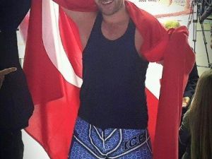 Uğur Mirza, Mma Dünya Şampiyonu Oldu
