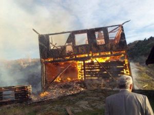 Kastamonu’da Ahşap Beş Ev Yandı