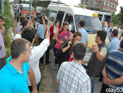 Rize'de Dolmuşçular Yol Kesti