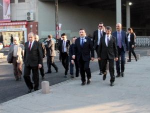 Şehit Cenazesine Katıldı, Bakanlığa Yürüyerek Gitti