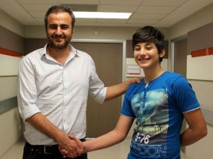 Kesilecek Denilen Parmağı Ameliyatla Kurtuldu