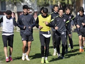İnegölspor Sıkıntılı Günleri Geride Bırakmak İstiyor