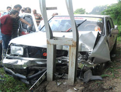 Karı-Koca Kazada Yaralandı