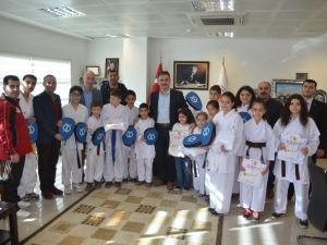 Karatecilere Malzeme Desteği