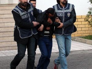 Bıçak Zoruyla 3 Kadının Telefonunu Gasp Eden Şüpheli Yakalandı