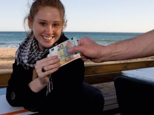 Yeni 20 Euro Banknotlar Piyasada