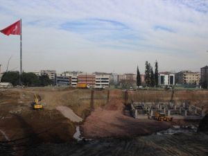 Sınava Giren Öğrenciler Rahatsız Oldu, Okul İnşaatı Durdu