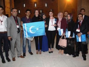 Azeri Vekil Maaşını Suriyeli Türkmenlere Bağışladı