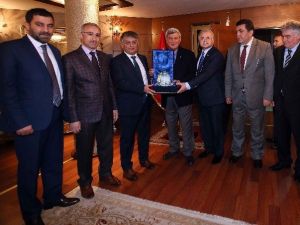 Rizeli Başkan Karaosmanoğlu Rize Heyetini Ağırladı