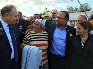 Roman Vekilden Kırmızı Plakalı Makam Aracıyla Çadırlara Ziyaret