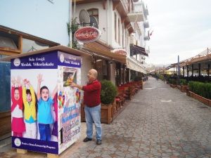 Üniversite Öğrencilerinden Oyuncak Kumbarası